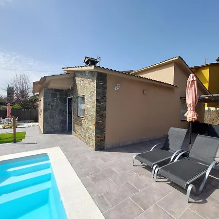 Cerca De Barcelona, Y Entre Tres Parques Naturales, Casa De 4 Y 2 Banos Con Piscina, Barbacoa Y Chimenea *