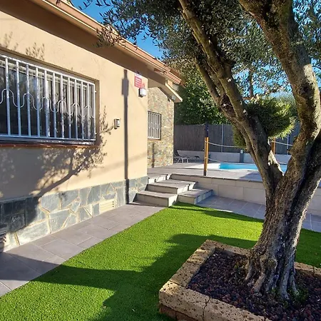 Cerca De Barcelona, Y Entre Tres Parques Naturales, Casa De 4 Y 2 Banos Con Piscina, Barbacoa Y Chimenea